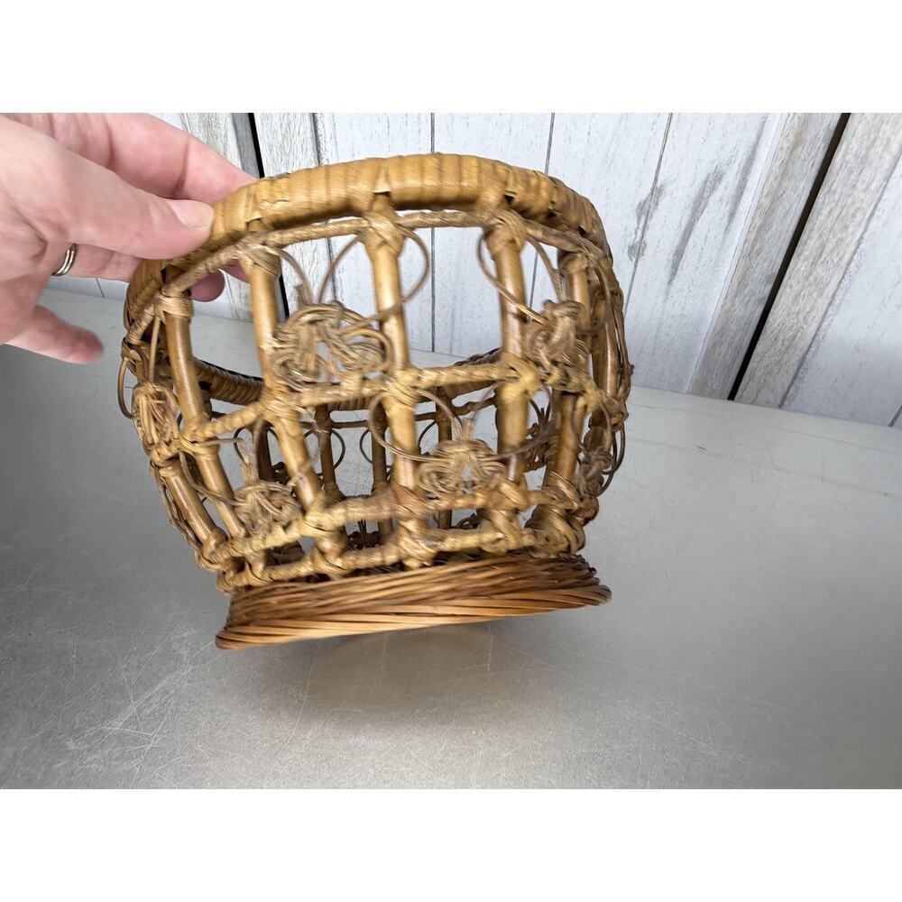 Vintage Basket Wicker Rattan Woven Floral Intricate Primitive Small - Picture 4 of 7